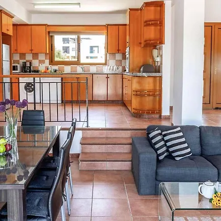 Veryina Villa Peyia